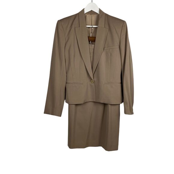 Tahari Wool Skirt Suit in Camel size 10/12 - Picture 1 of 16